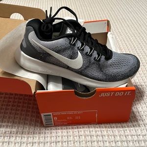 Nike Free Run Tennis Shoes